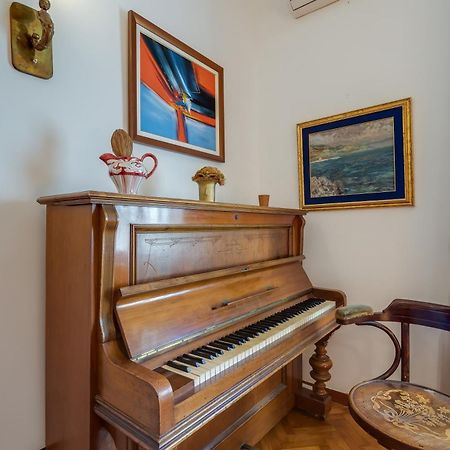 City Apartment With Garden - Happy Rentals غييكا المظهر الخارجي الصورة
