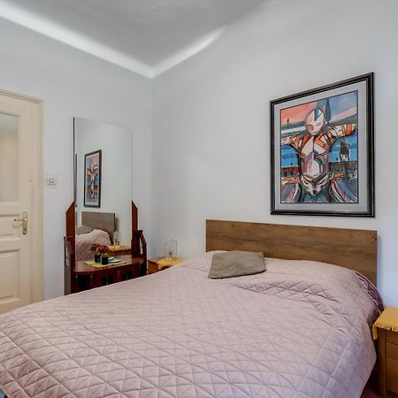 City Apartment With Garden - Happy Rentals غييكا المظهر الخارجي الصورة