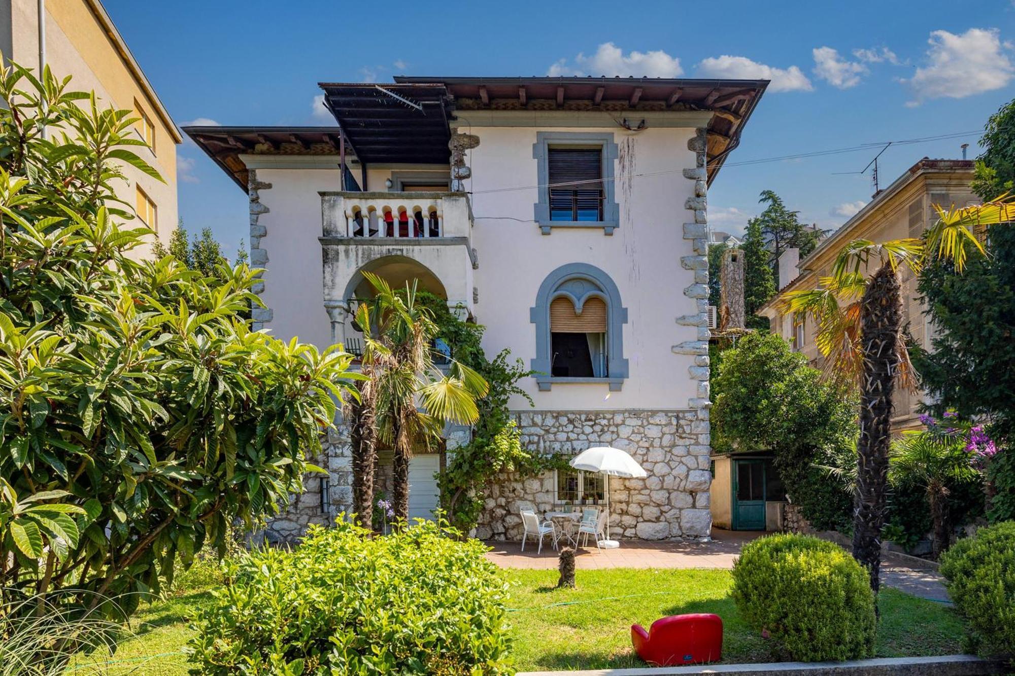 City Apartment With Garden - Happy Rentals غييكا المظهر الخارجي الصورة