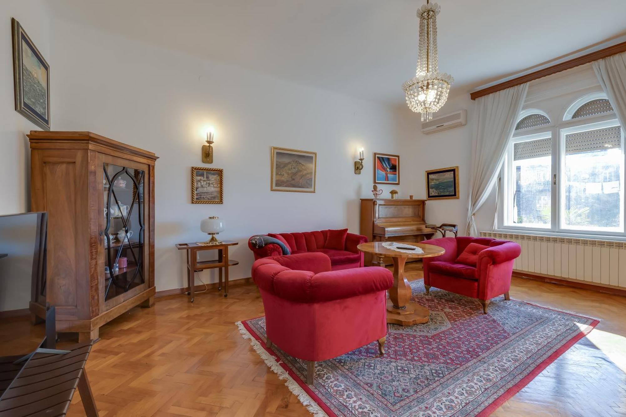 City Apartment With Garden - Happy Rentals غييكا المظهر الخارجي الصورة