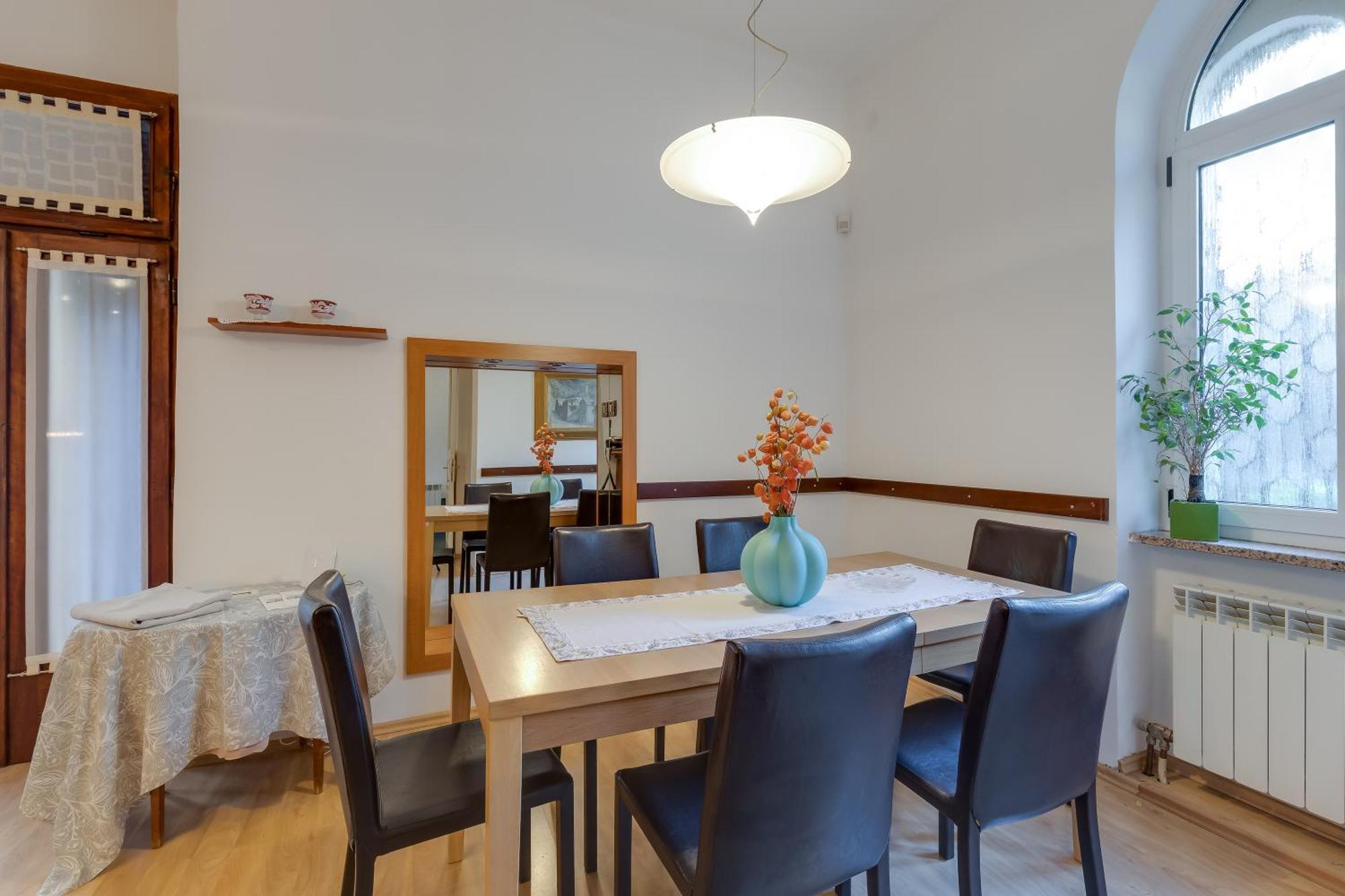 City Apartment With Garden - Happy Rentals غييكا المظهر الخارجي الصورة