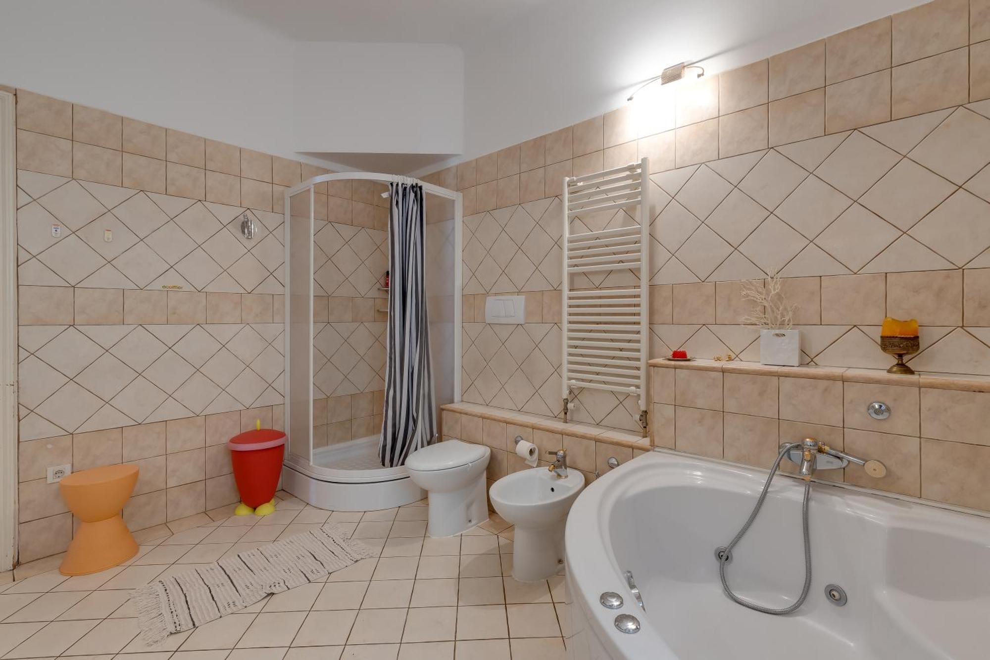 City Apartment With Garden - Happy Rentals غييكا المظهر الخارجي الصورة