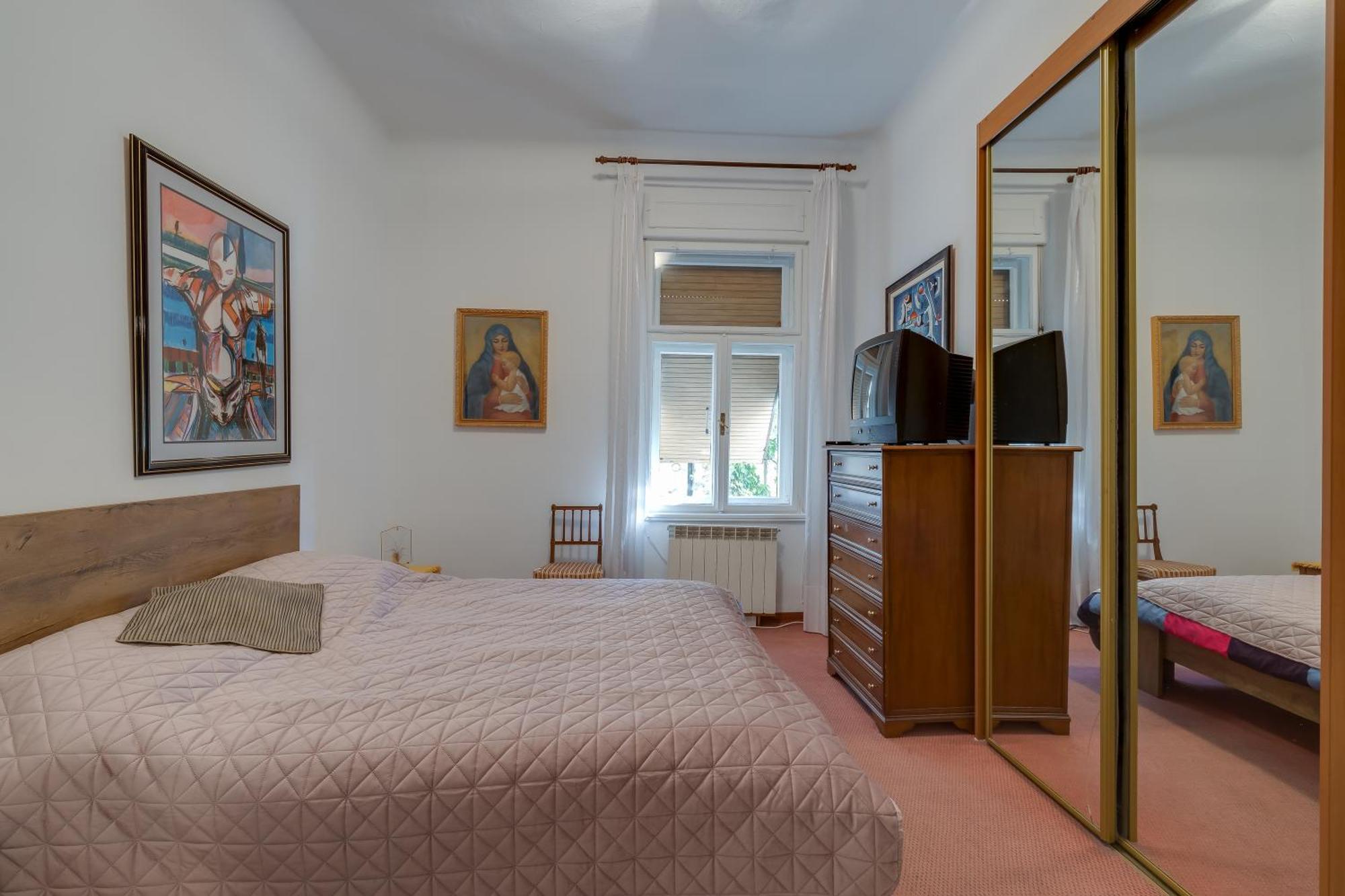 City Apartment With Garden - Happy Rentals غييكا المظهر الخارجي الصورة
