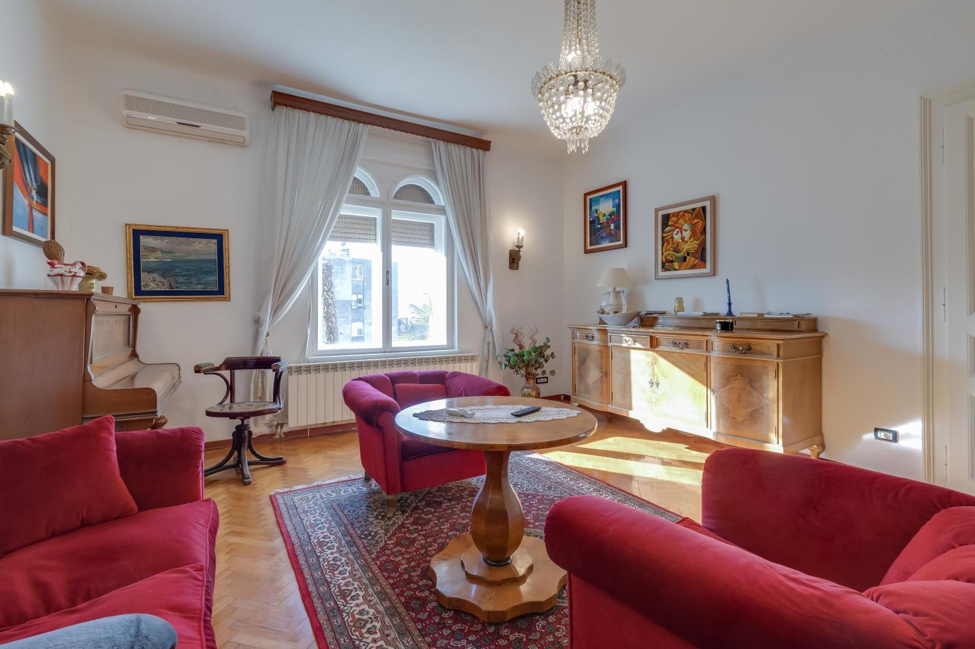 City Apartment With Garden - Happy Rentals غييكا المظهر الخارجي الصورة